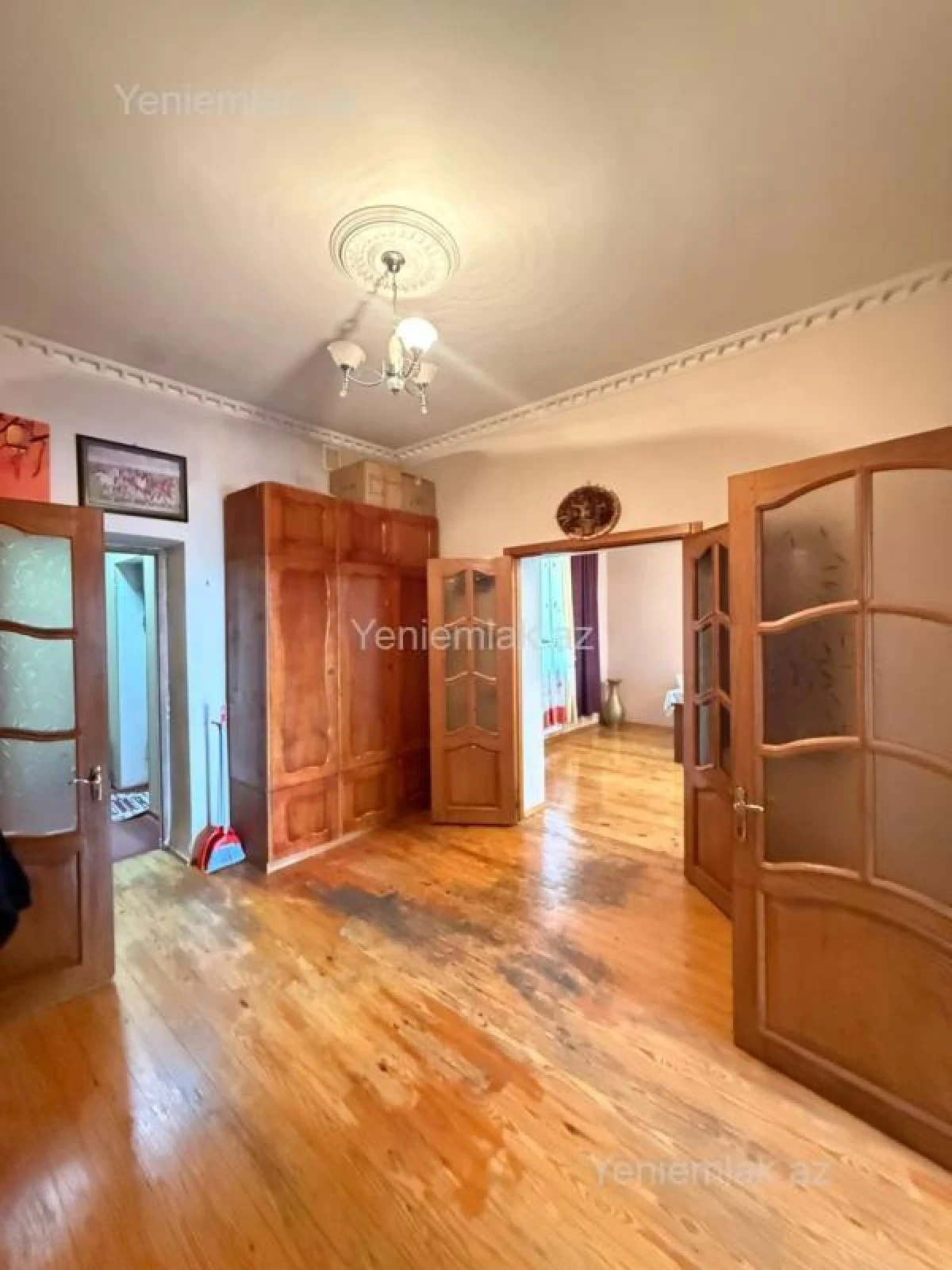 Satılır 9 otaqlı həyət evi 300 m²