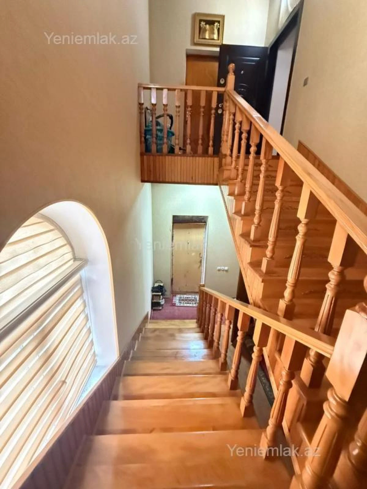 Satılır 9 otaqlı həyət evi 300 m²
