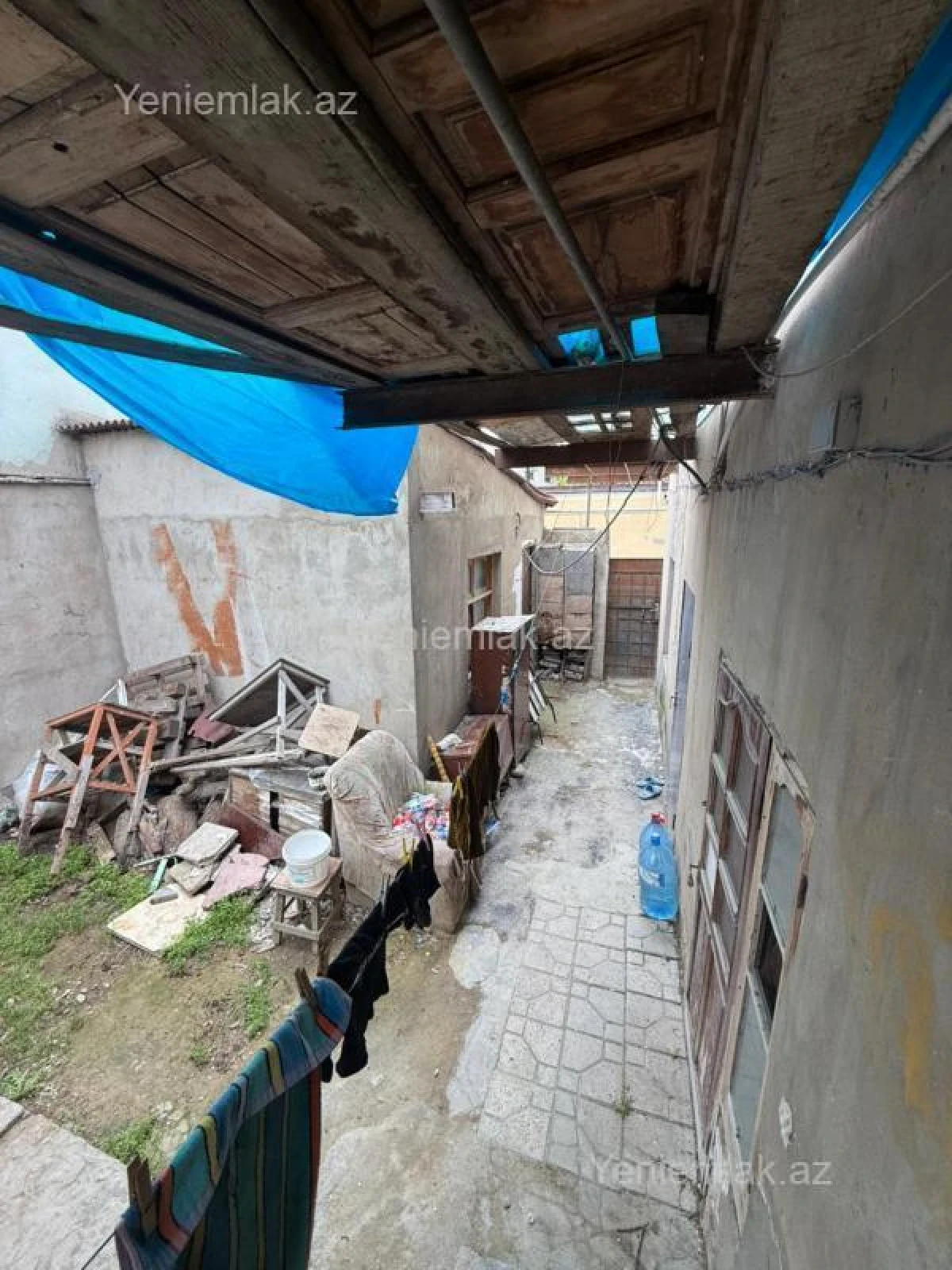 Satılır 9 otaqlı həyət evi 300 m²