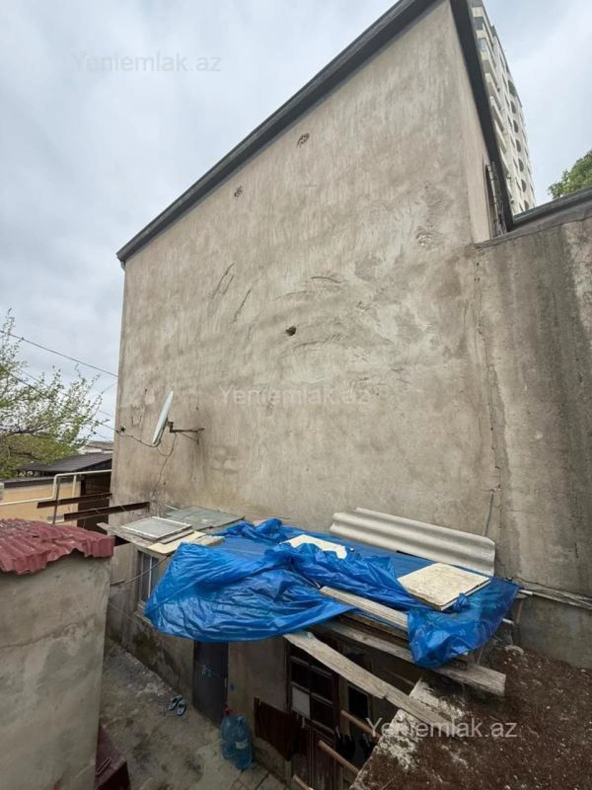 Satılır 9 otaqlı həyət evi 300 m²