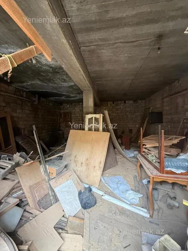 Satılır 9 otaqlı həyət evi 300 m²