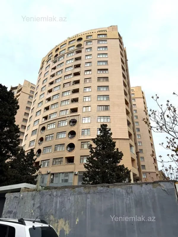 Satılır 3 otaqlı yeni tikili 125 m²