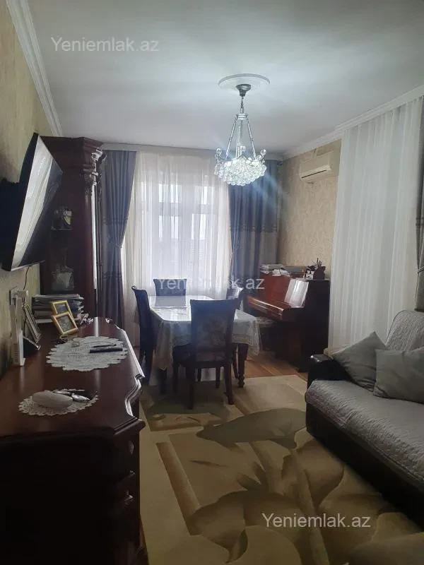 Satılır 2 otaqlı köhnə tikili 65 m²