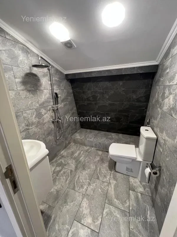 Satılır 7 otaqlı həyət evi 500 m²