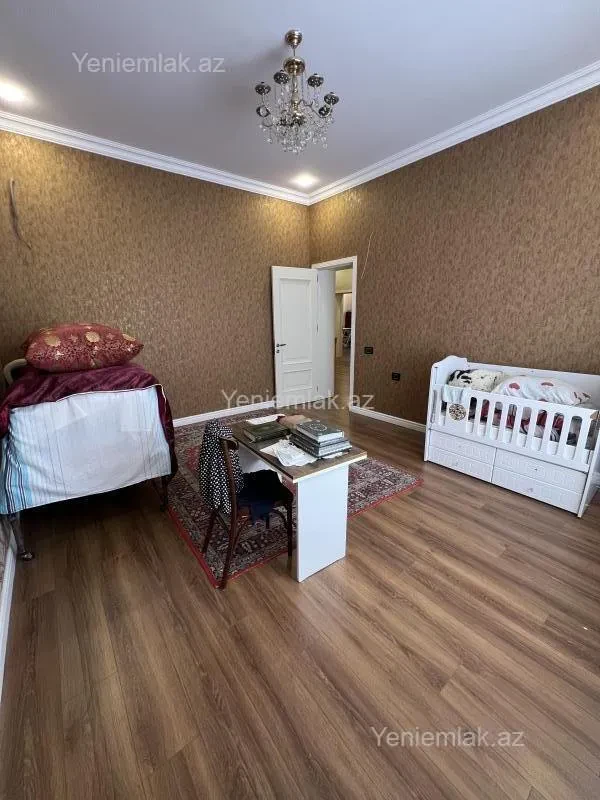 Satılır 7 otaqlı həyət evi 500 m²