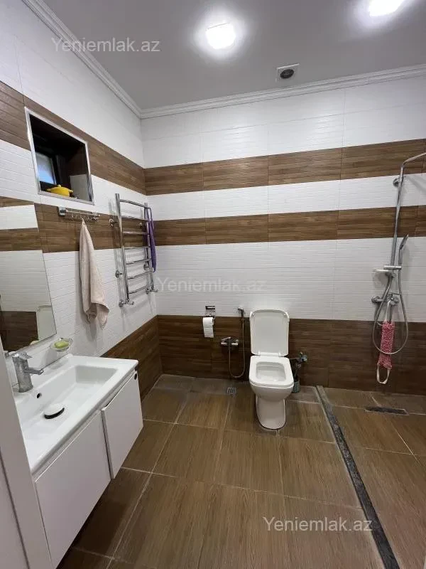 Satılır 7 otaqlı həyət evi 500 m²