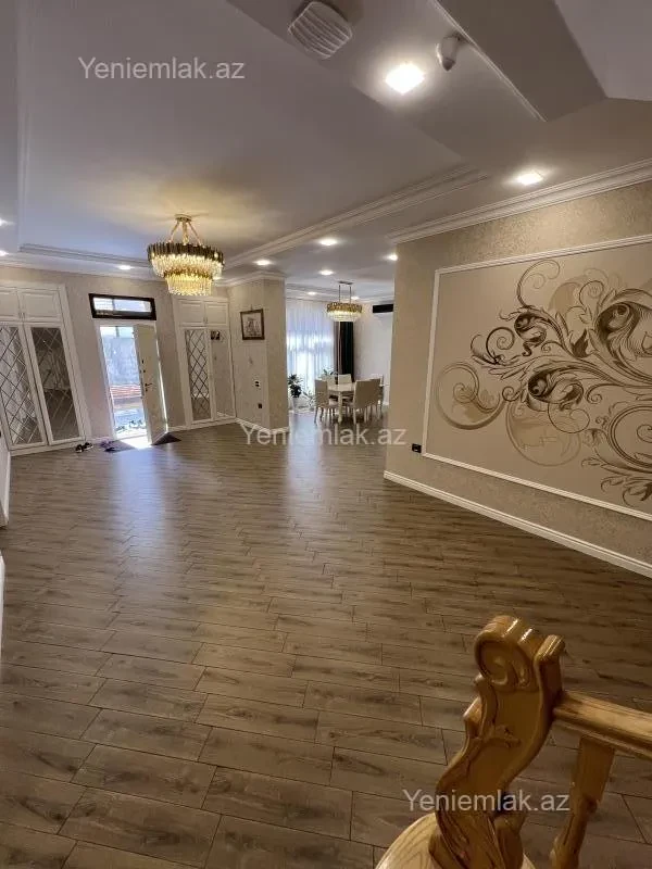 Satılır 7 otaqlı həyət evi 500 m²