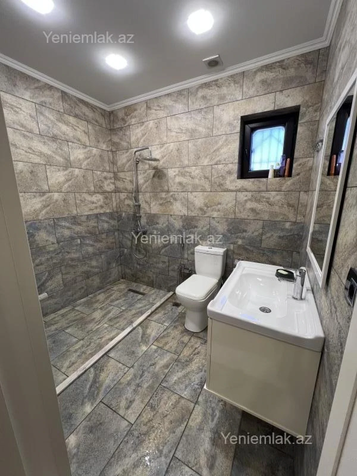 Satılır 7 otaqlı həyət evi 500 m²