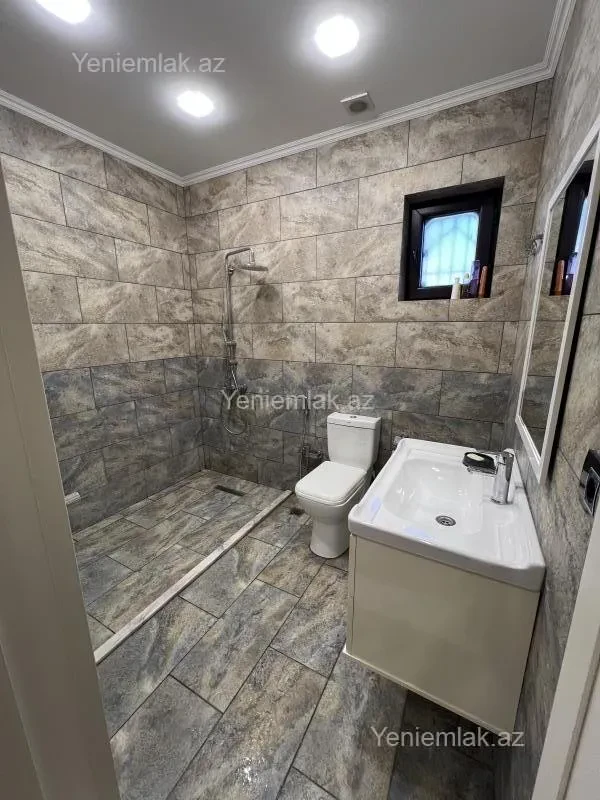 Satılır 7 otaqlı həyət evi 500 m²
