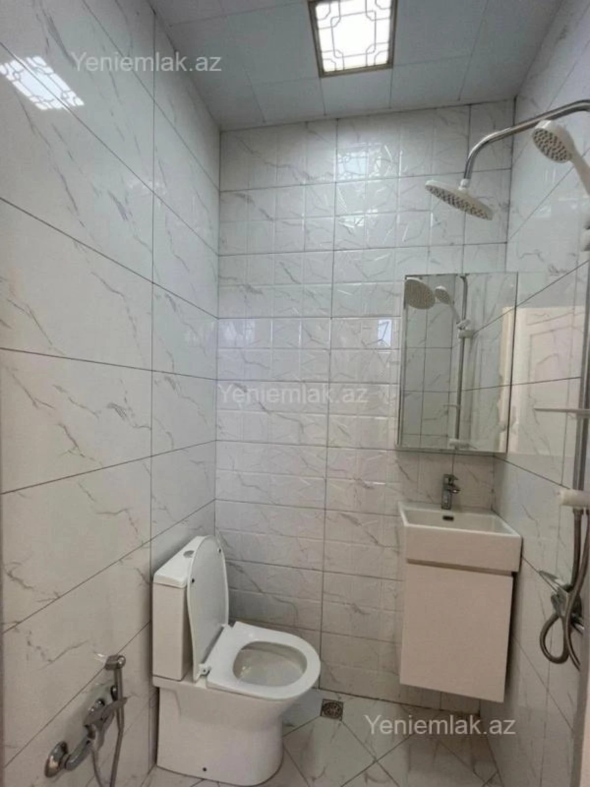 Satılır 5 otaqlı həyət evi 250 m²