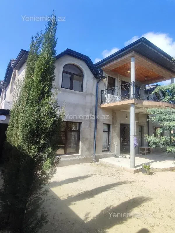 Satılır 4 otaqlı həyət evi 240 m²