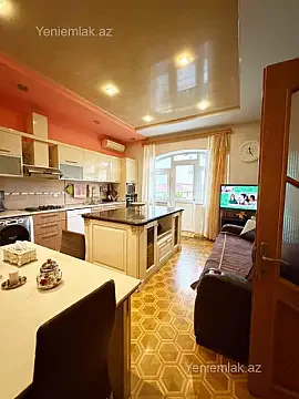 Satılır 9 otaqlı həyət evi 800 m²