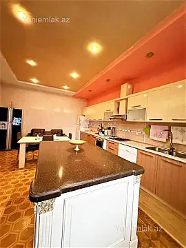 Satılır 9 otaqlı həyət evi 800 m²