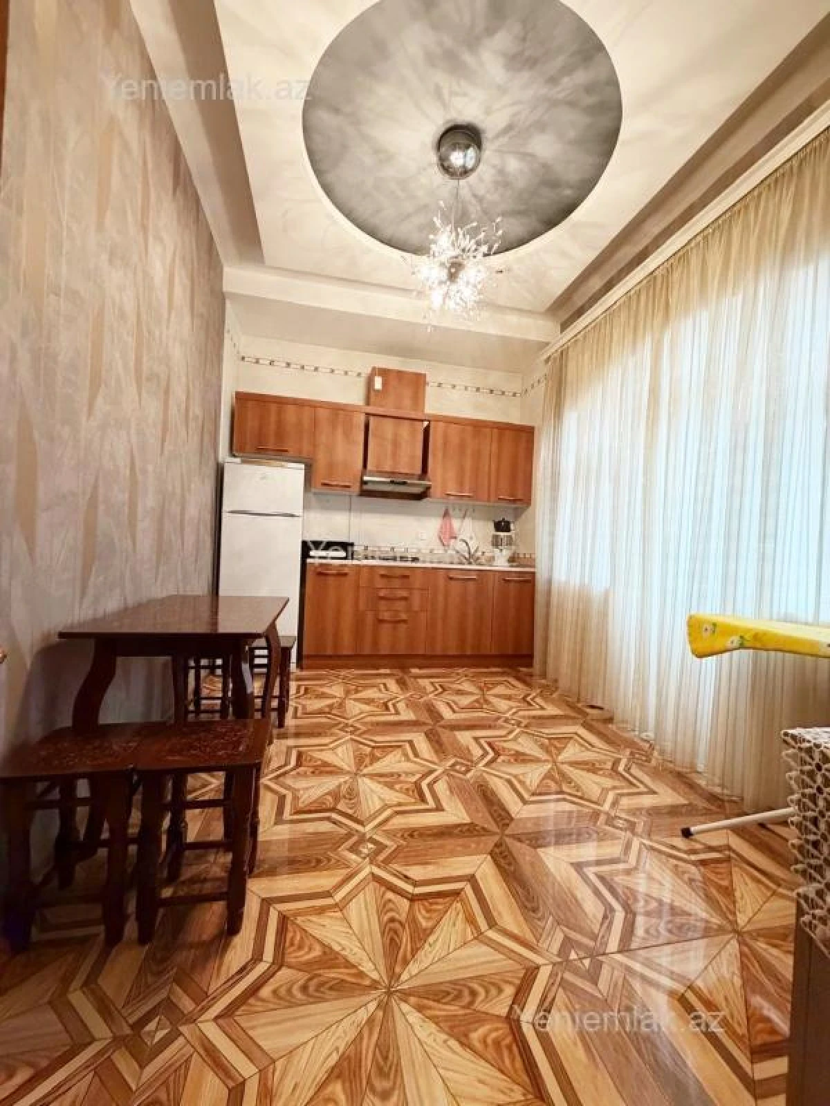 Satılır 9 otaqlı həyət evi 800 m²