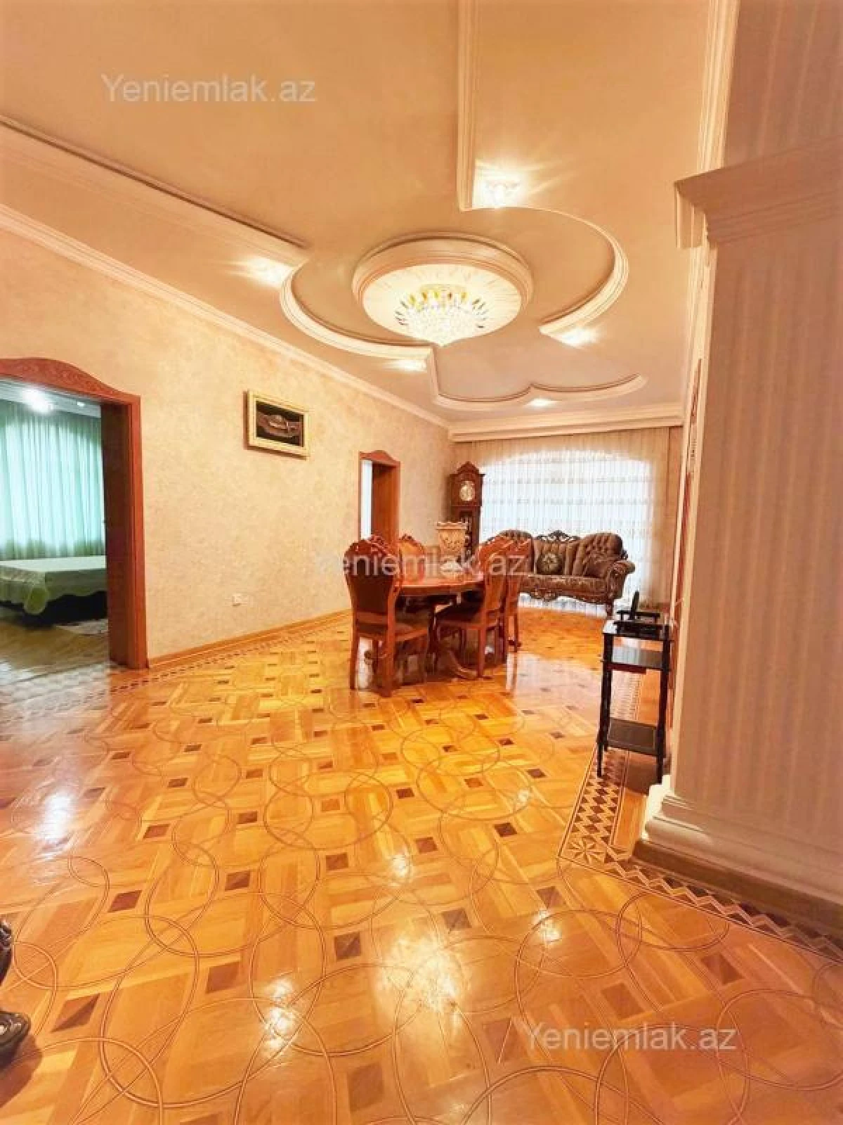 Satılır 9 otaqlı həyət evi 800 m²