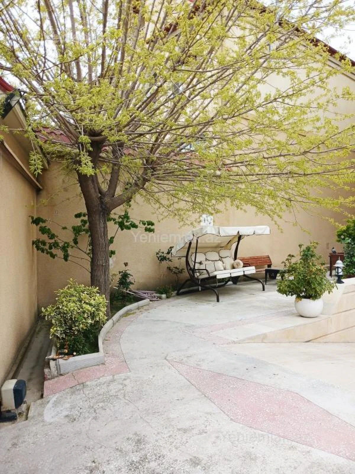 Satılır 9 otaqlı həyət evi 800 m²