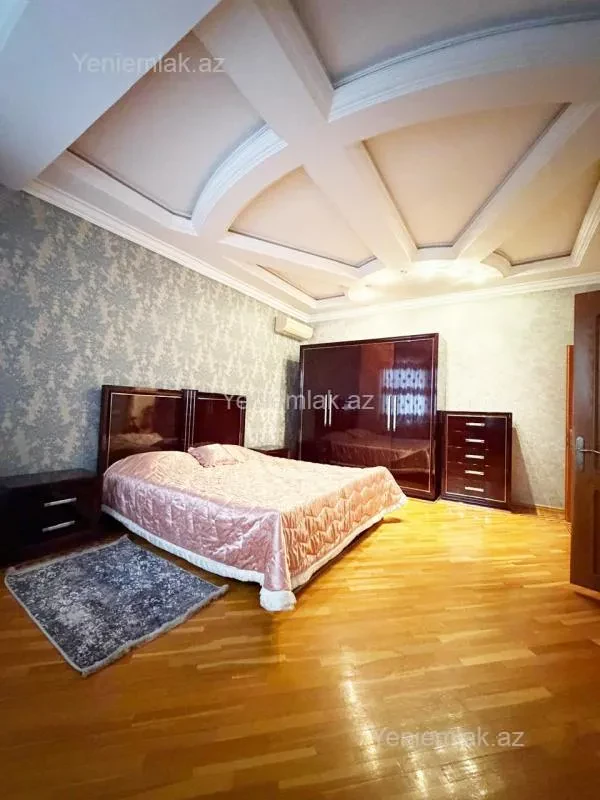 Satılır 9 otaqlı həyət evi 800 m²