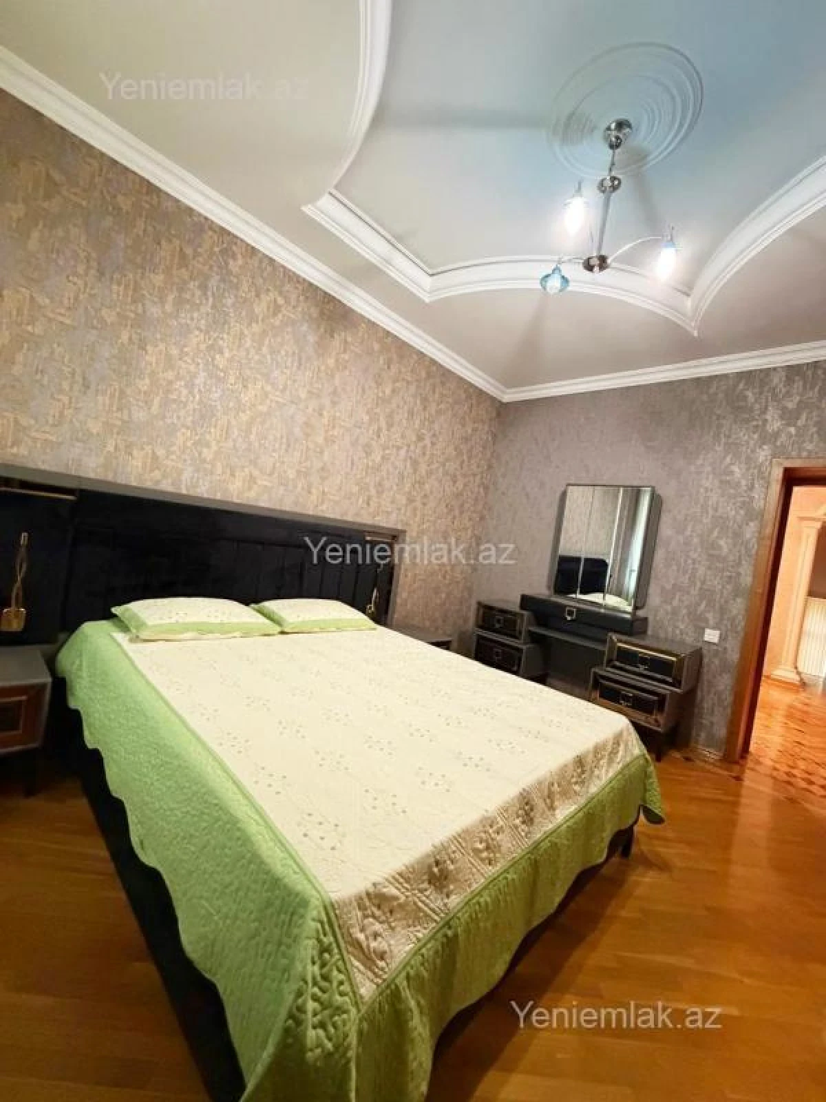 Satılır 9 otaqlı həyət evi 800 m²