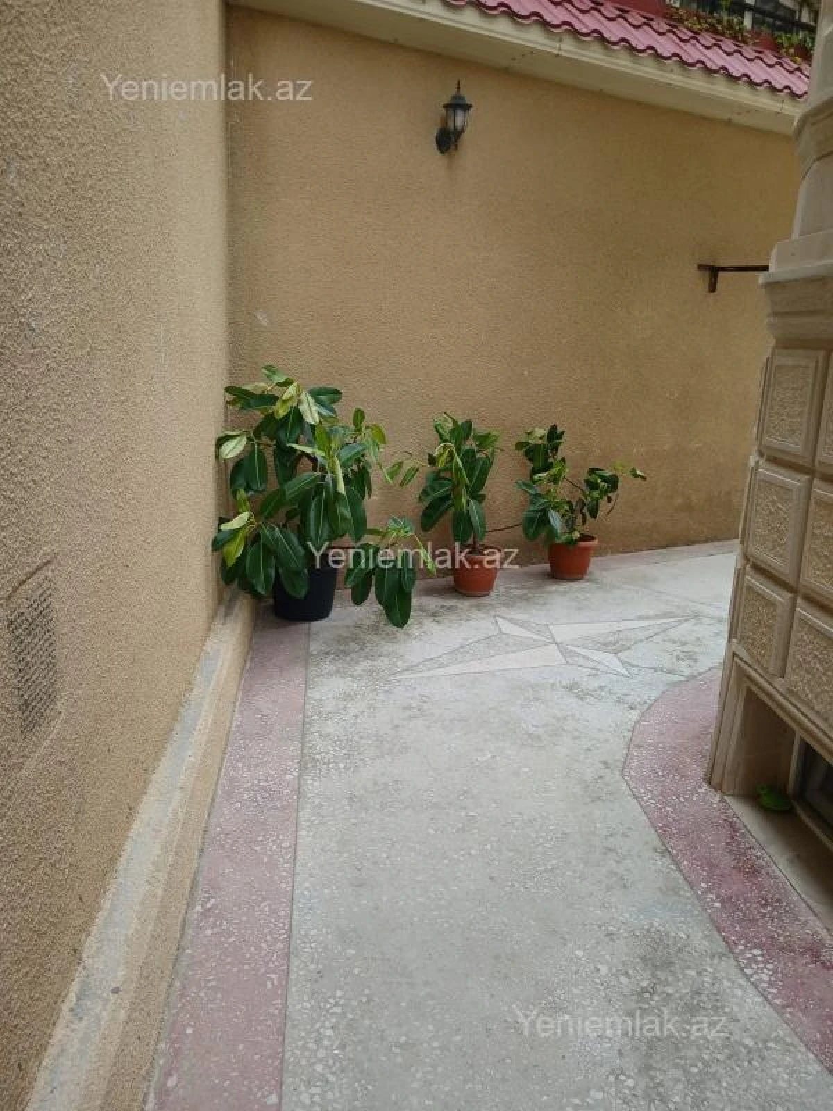 Satılır 9 otaqlı həyət evi 800 m²