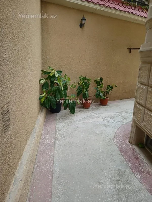 Satılır 9 otaqlı həyət evi 800 m²