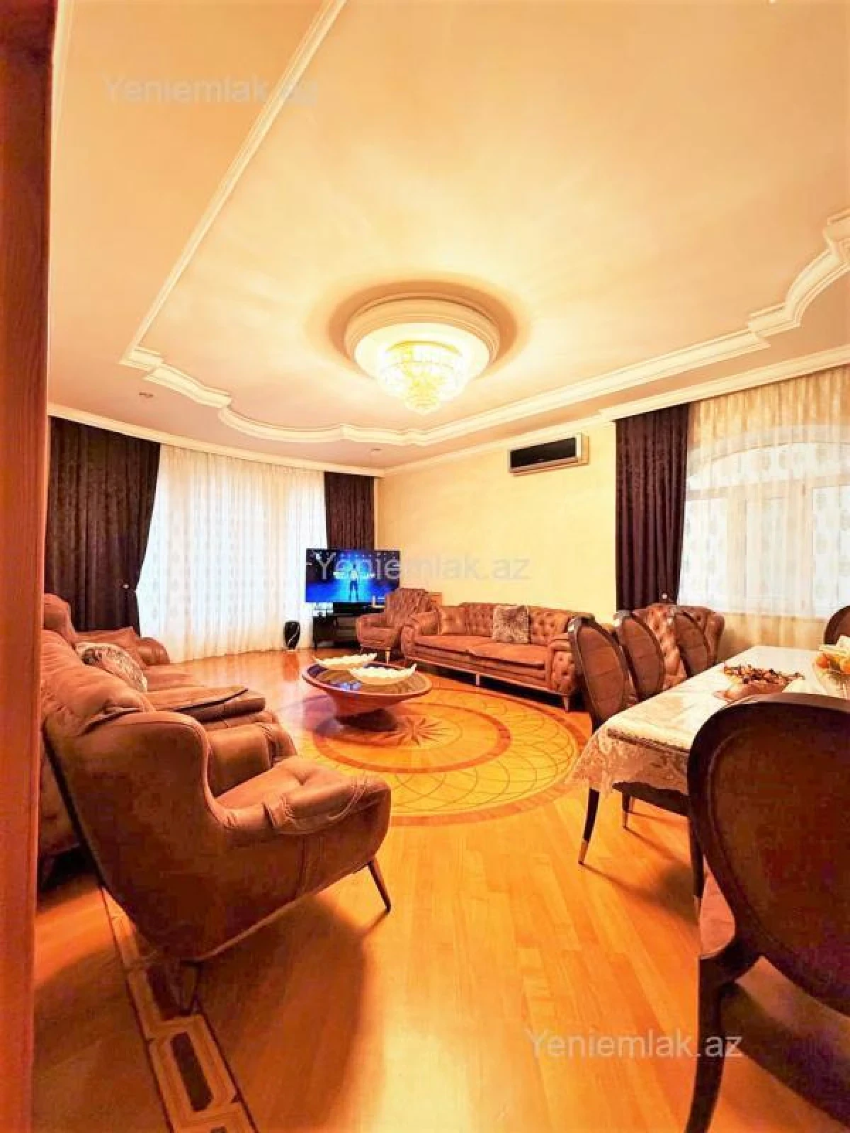 Satılır 9 otaqlı həyət evi 800 m²