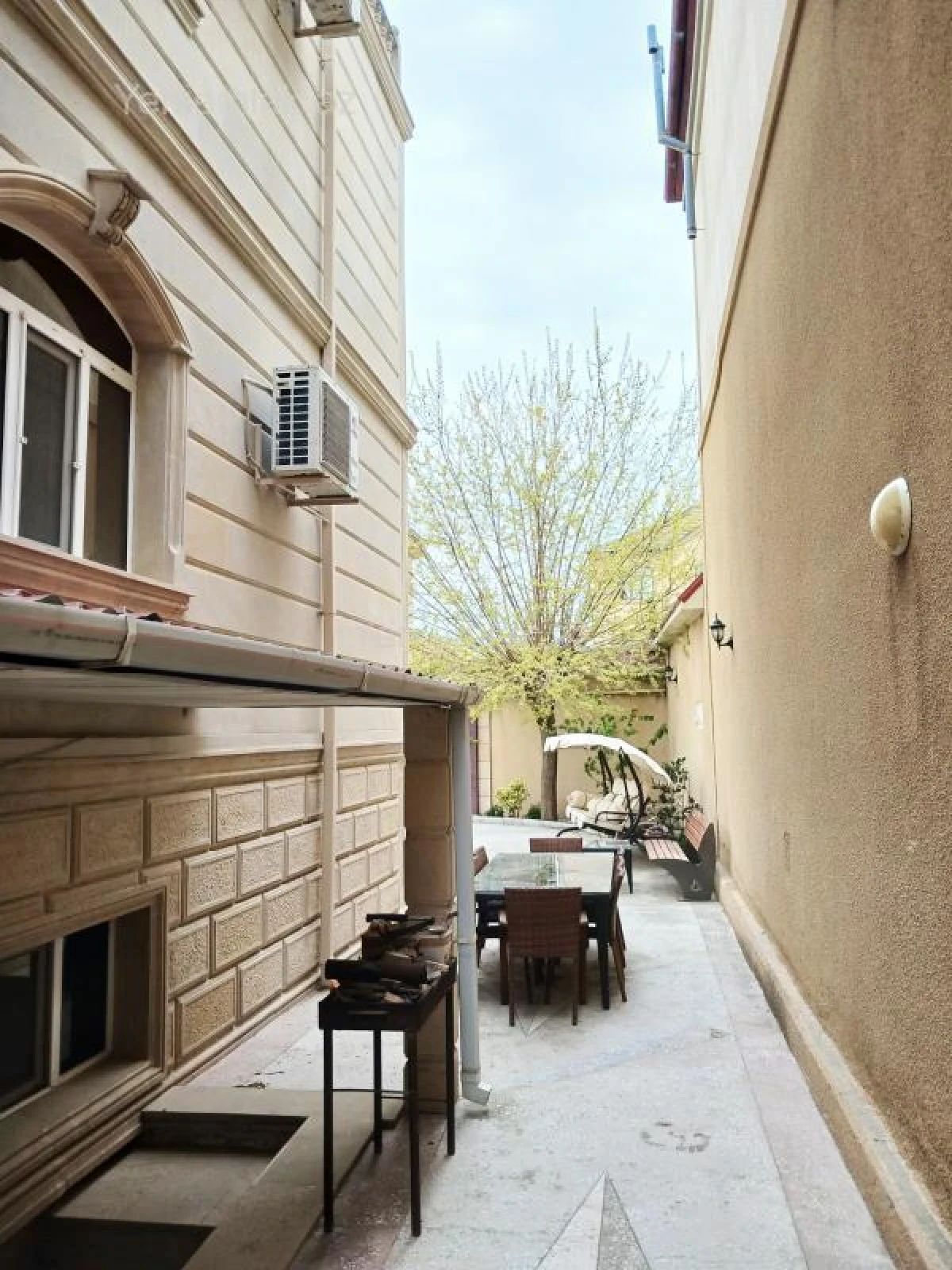 Satılır 9 otaqlı həyət evi 800 m²