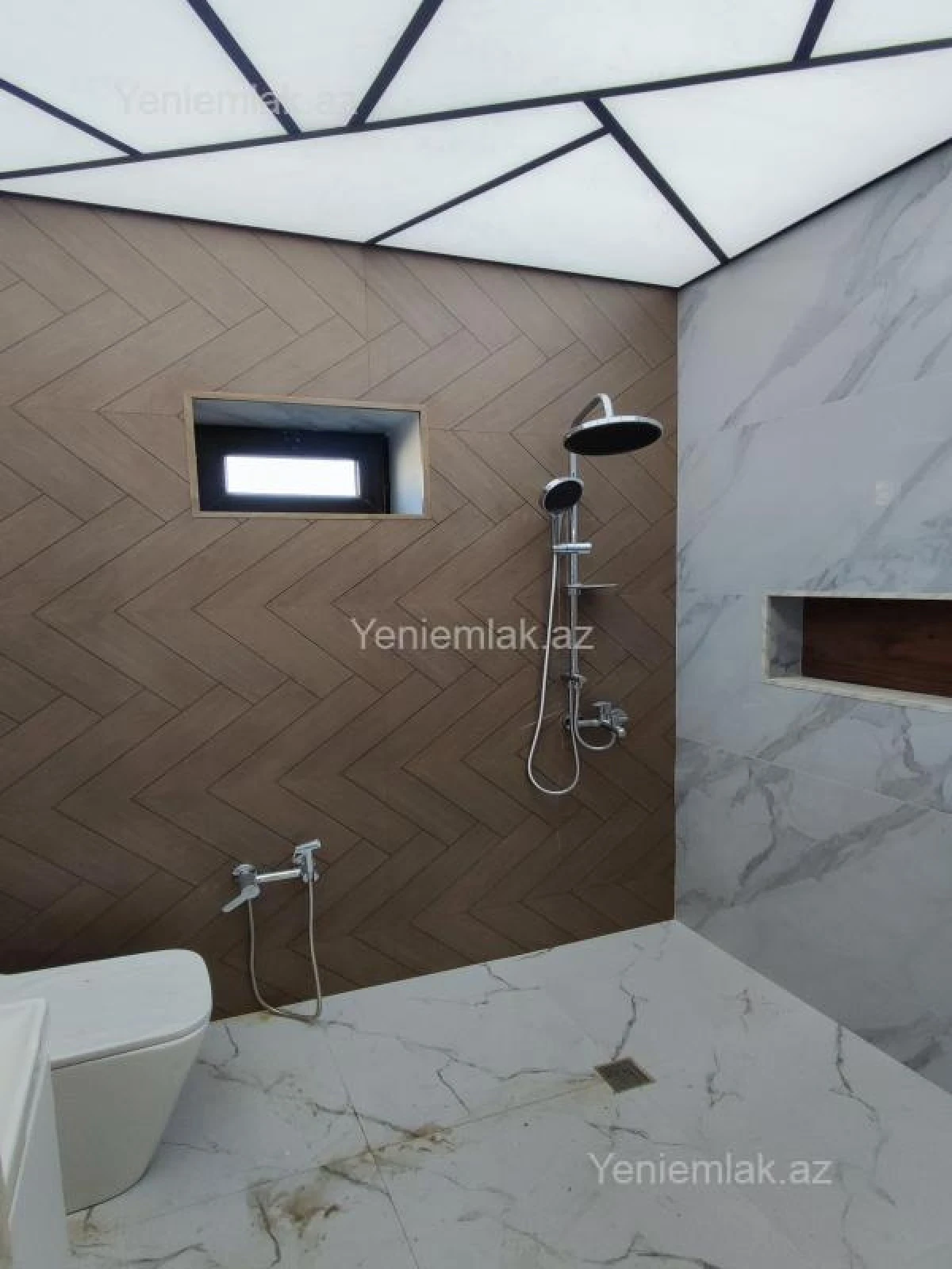 Satılır 4 otaqlı həyət evi 200 m²