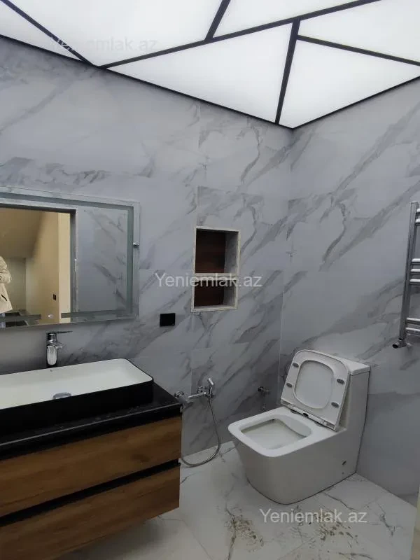 Satılır 4 otaqlı həyət evi 200 m²
