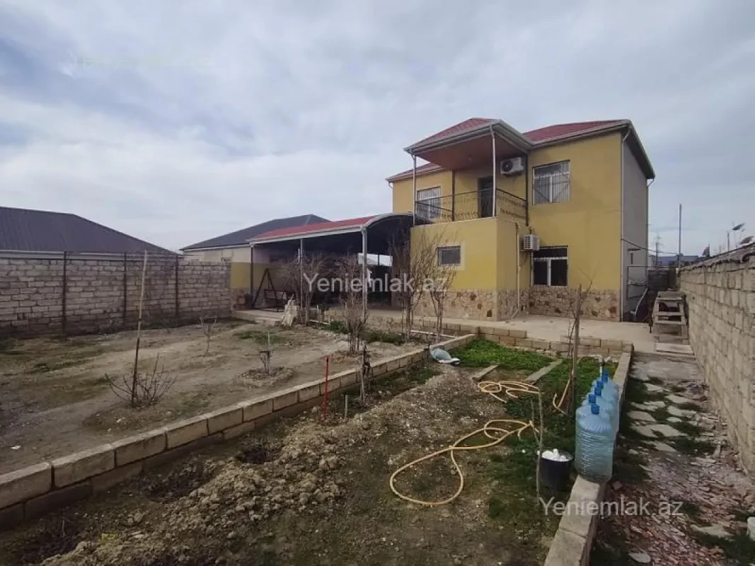 Satılır 6 otaqlı həyət evi 180 m²