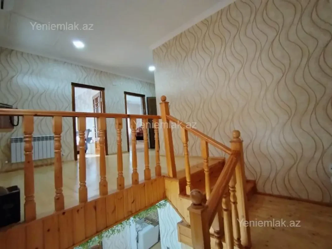 Satılır 6 otaqlı həyət evi 180 m²