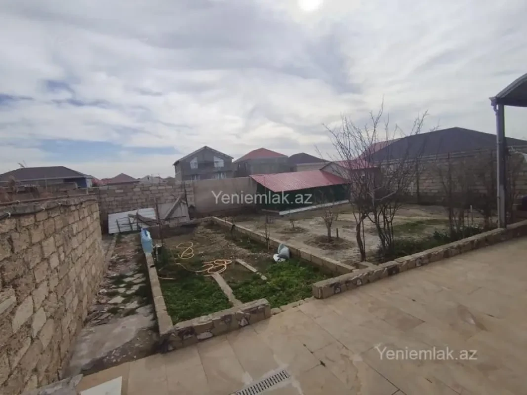 Satılır 6 otaqlı həyət evi 180 m²