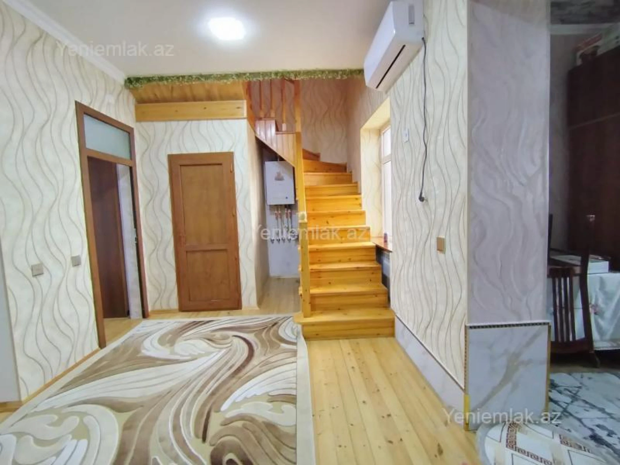 Satılır 6 otaqlı həyət evi 180 m²