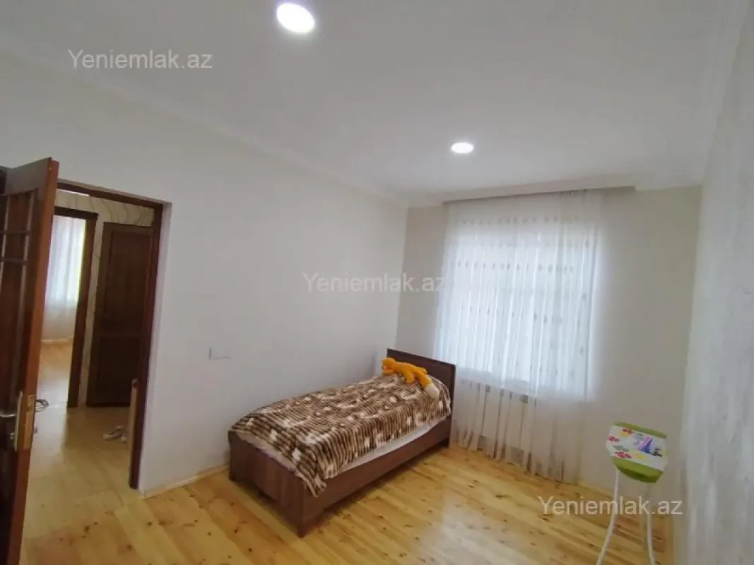 Satılır 6 otaqlı həyət evi 180 m²