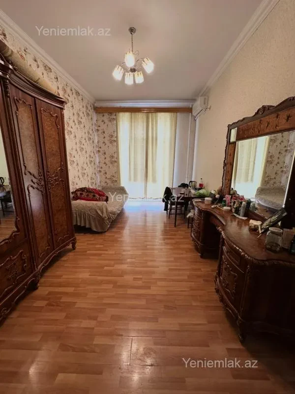 Satılır 2 otaqlı köhnə tikili 63 m²