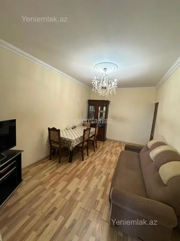 Satılır 4 otaqlı köhnə tikili 80 m²