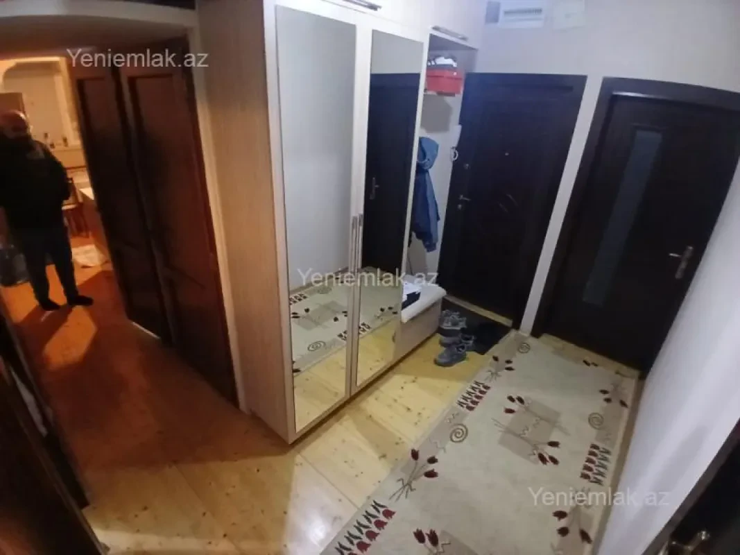 Satılır 4 otaqlı köhnə tikili 100 m²