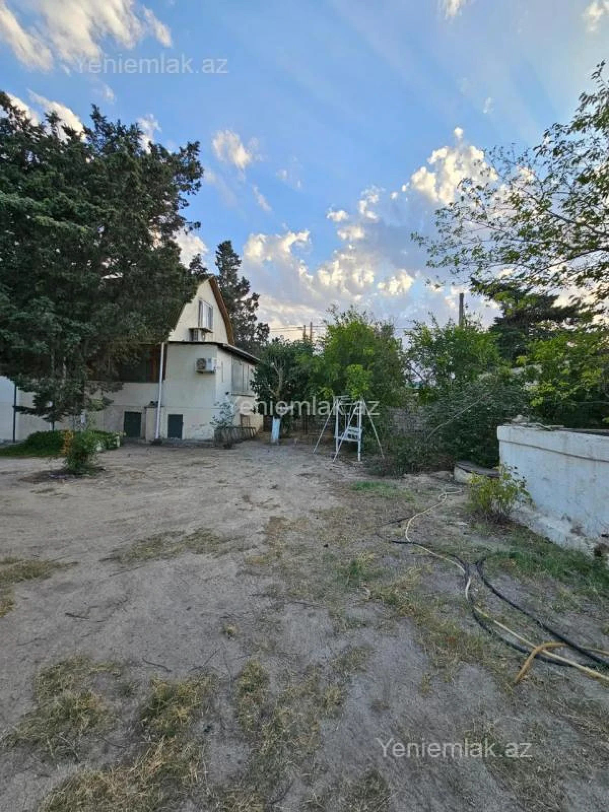 Satılır 4 otaqlı həyət evi 160 m²