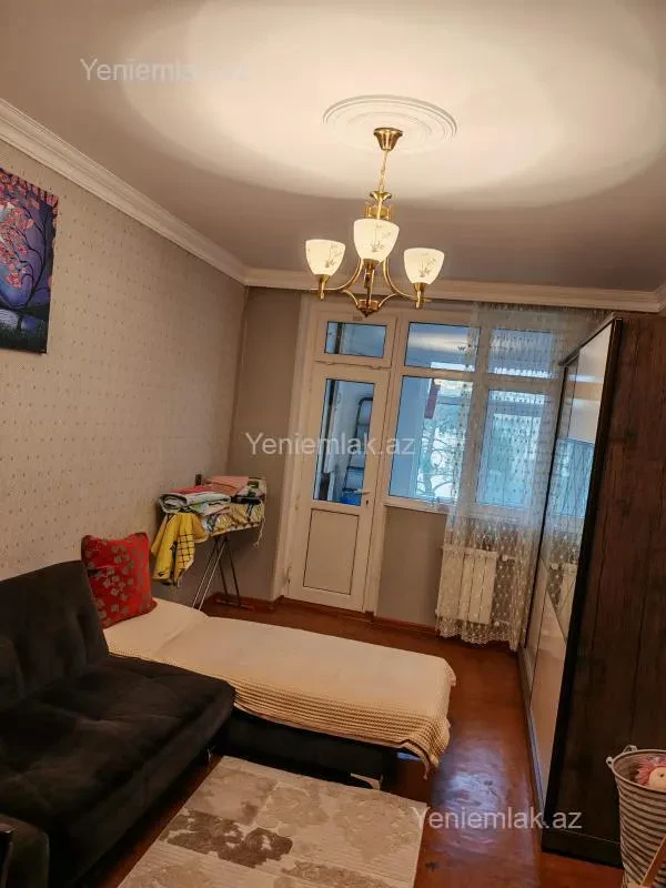 Satılır 3 otaqlı köhnə tikili 75 m²