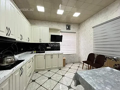 Satılır 8 otaqlı həyət evi 393 m²