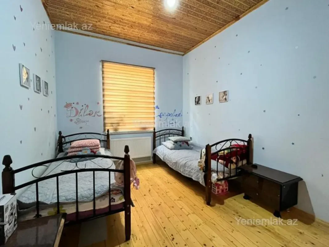 Satılır 8 otaqlı həyət evi 393 m²