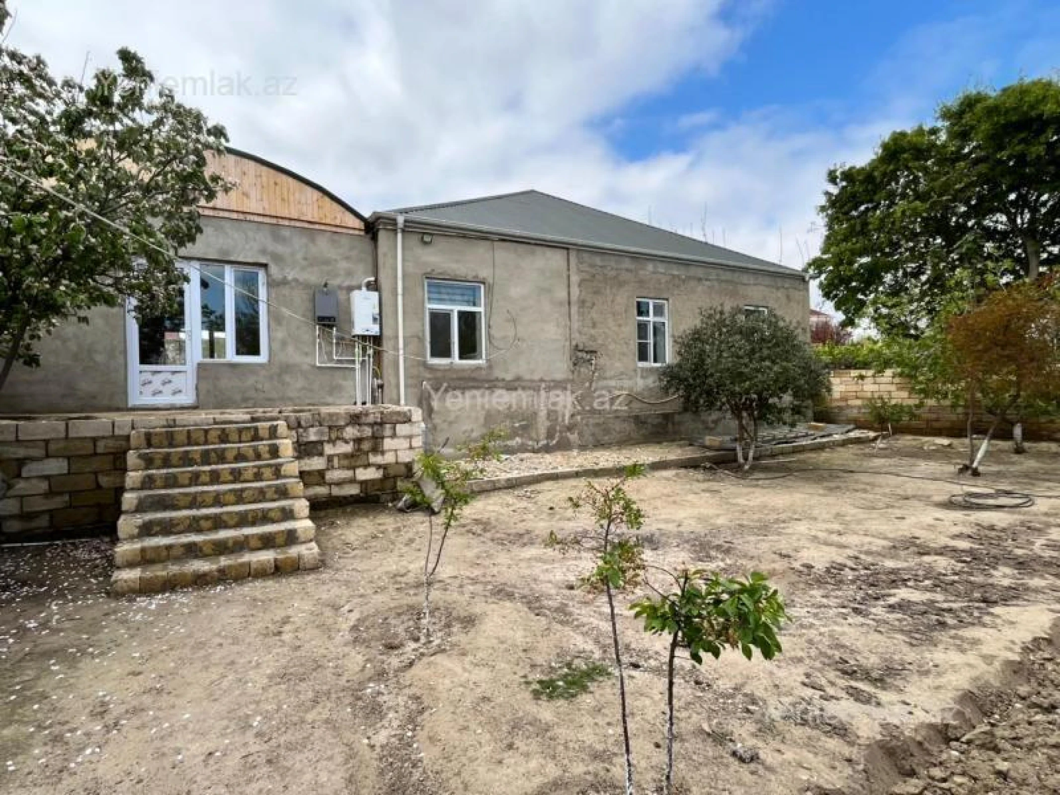 Satılır 8 otaqlı həyət evi 393 m²