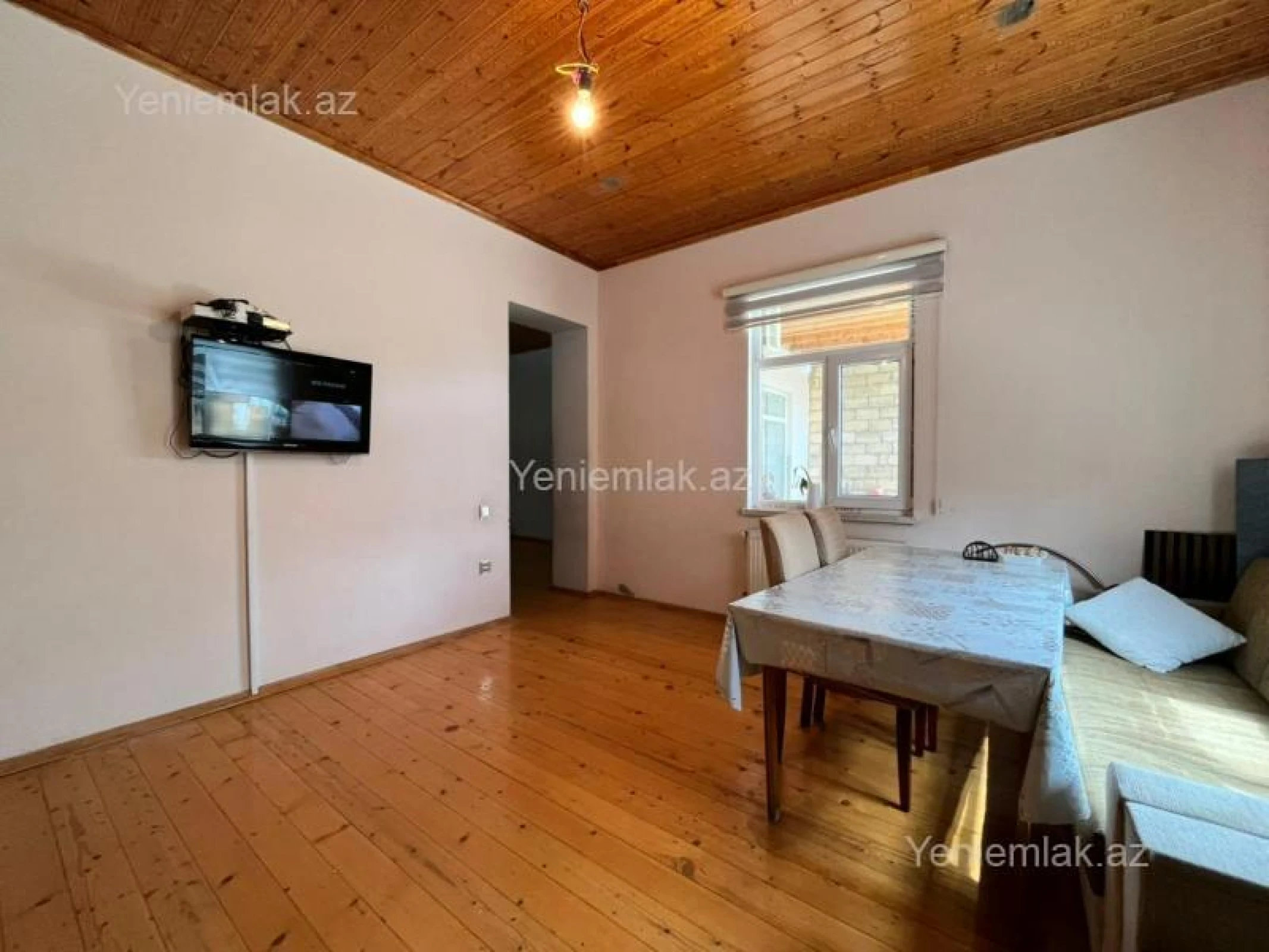 Satılır 8 otaqlı həyət evi 393 m²