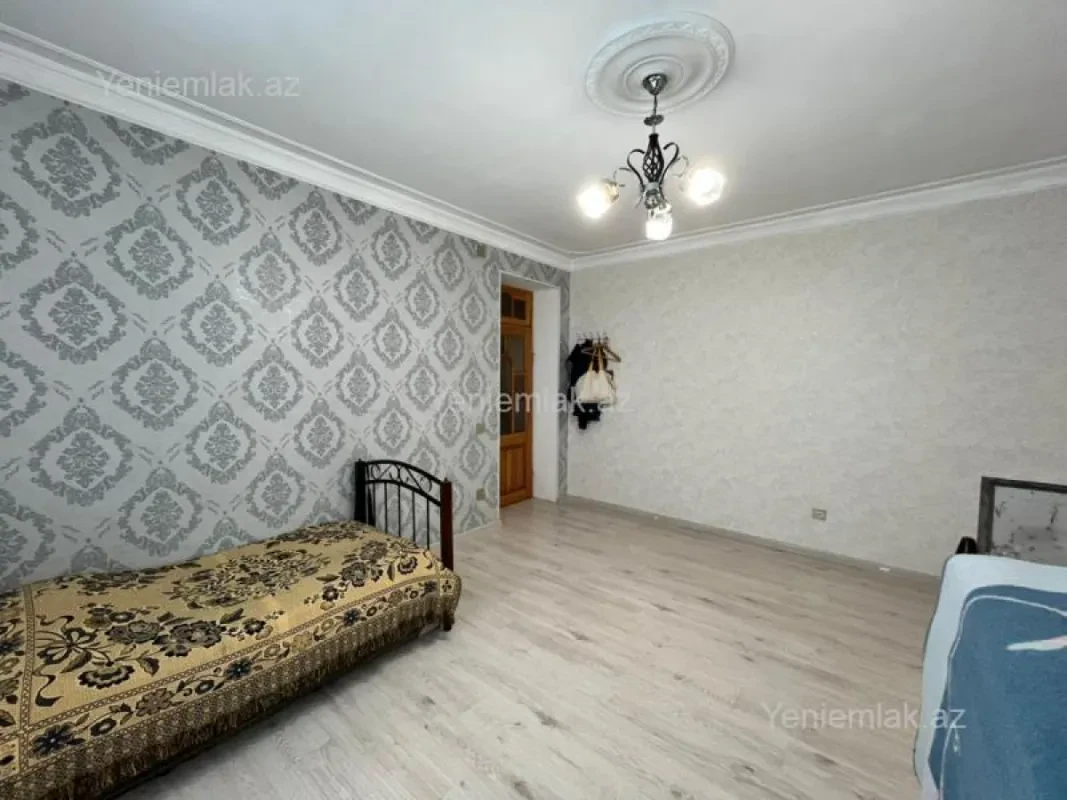 Satılır 8 otaqlı həyət evi 393 m²