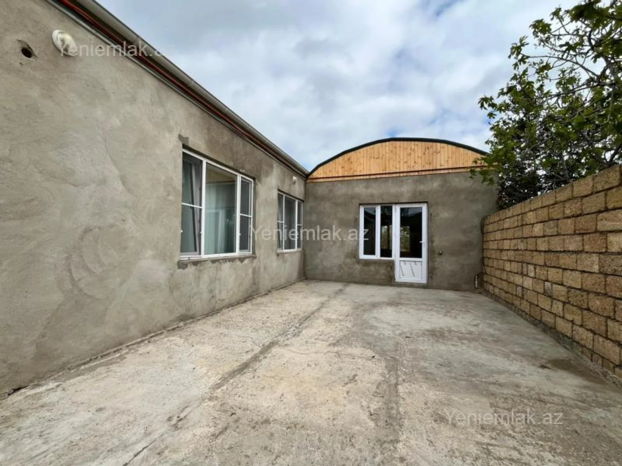 Satılır 8 otaqlı həyət evi 393 m²