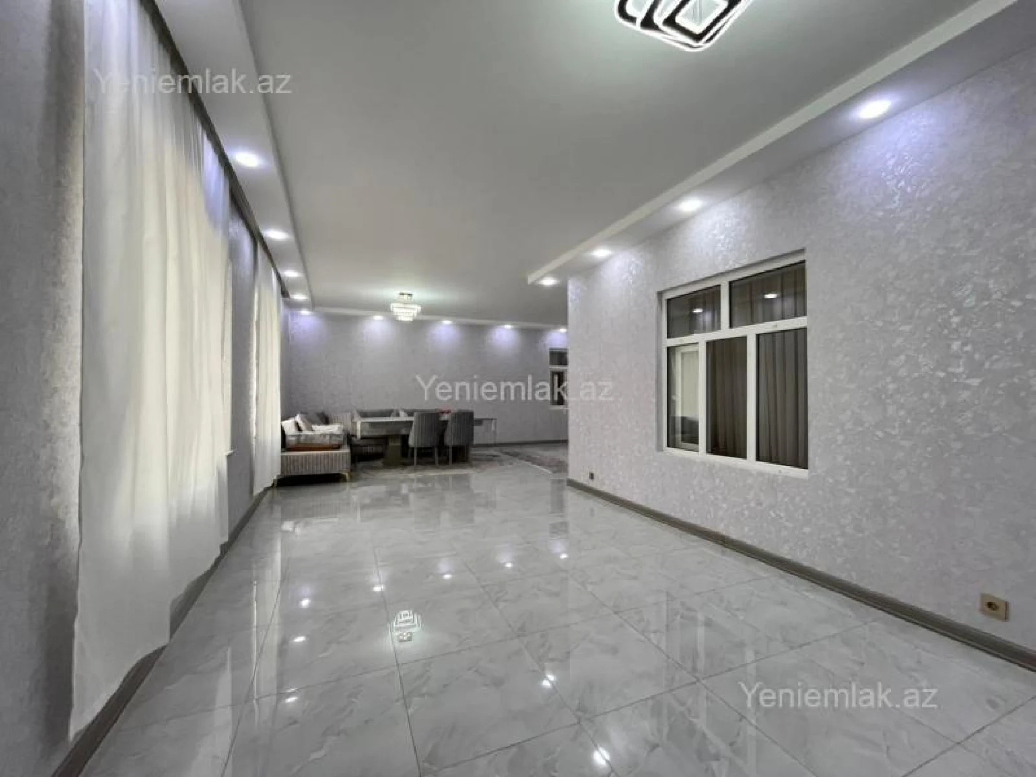 Satılır 8 otaqlı həyət evi 393 m²