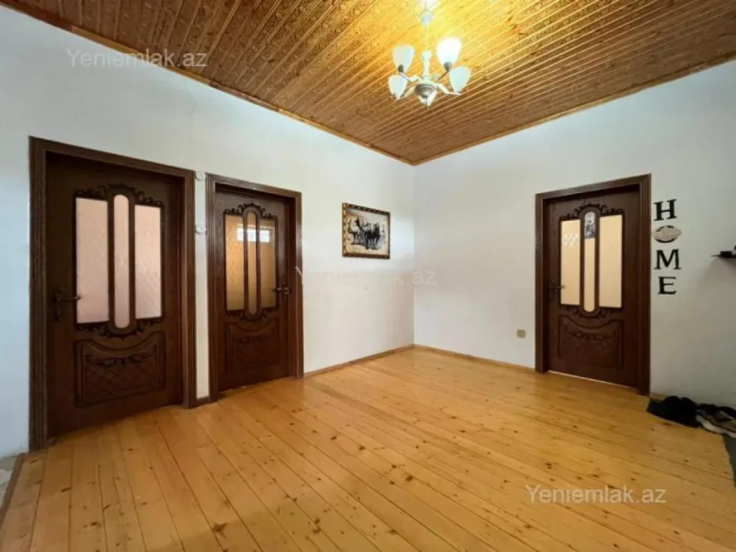 Satılır 8 otaqlı həyət evi 393 m²