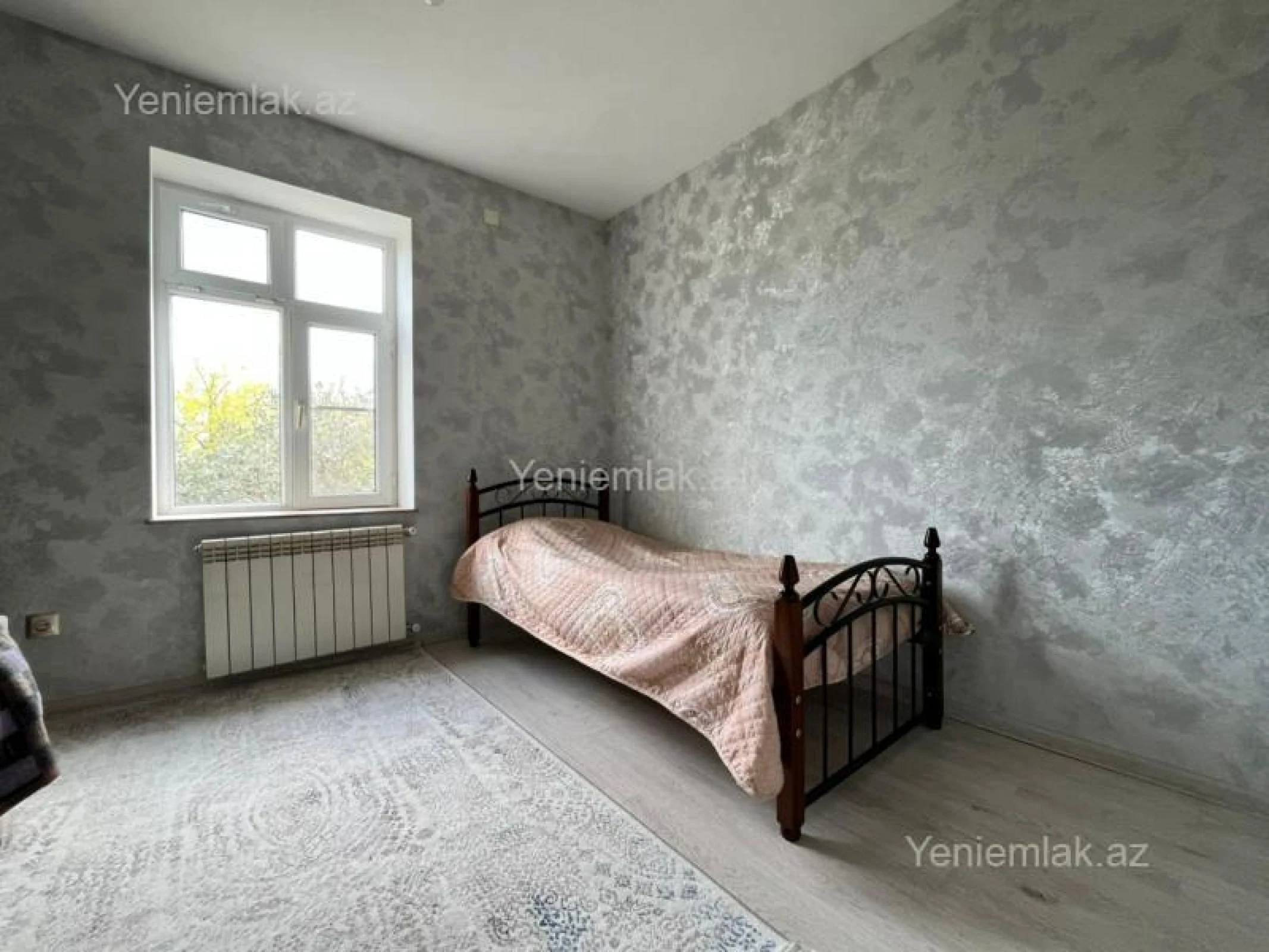 Satılır 8 otaqlı həyət evi 393 m²