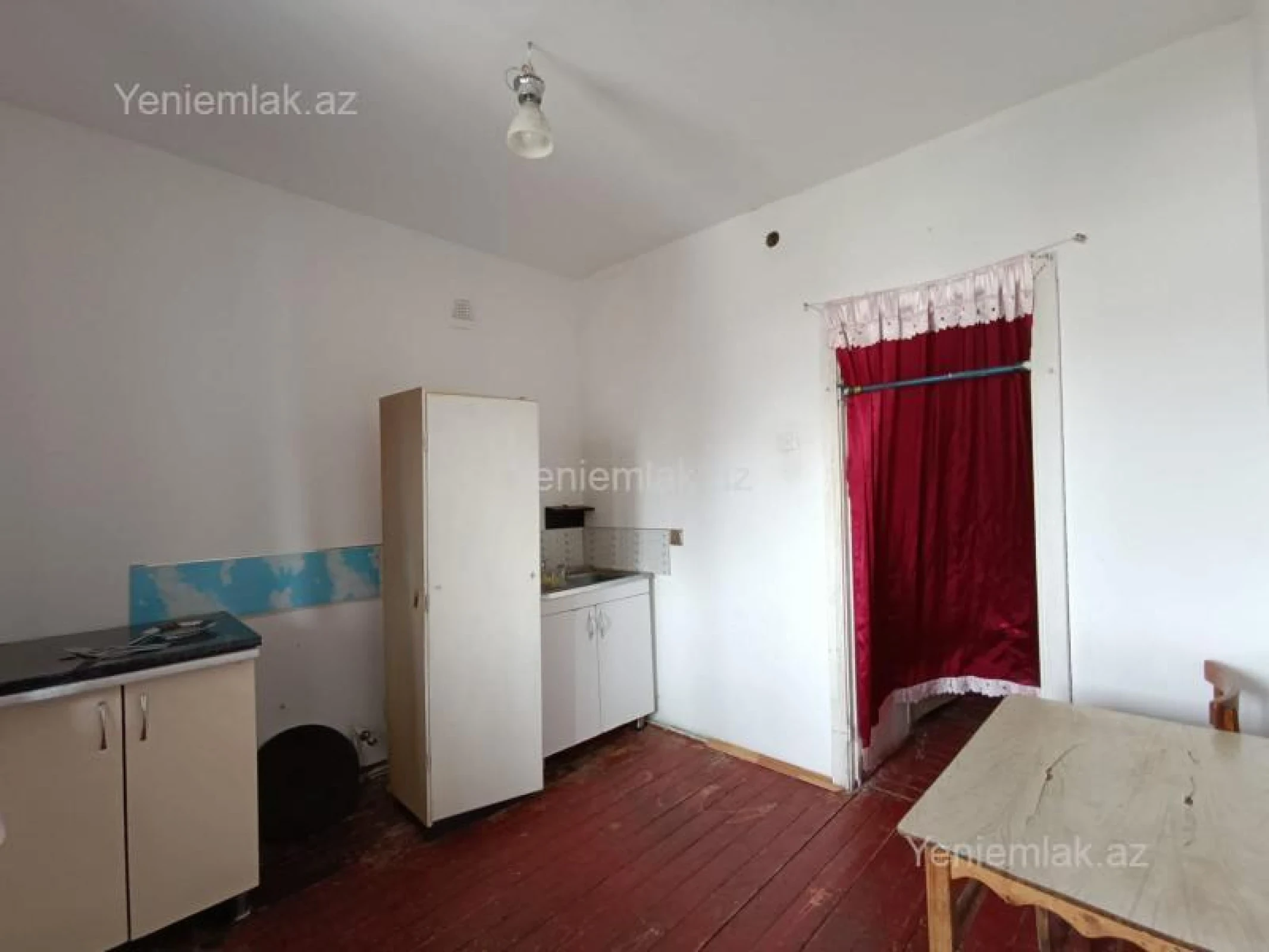 Satılır 2 otaqlı köhnə tikili 60 m²