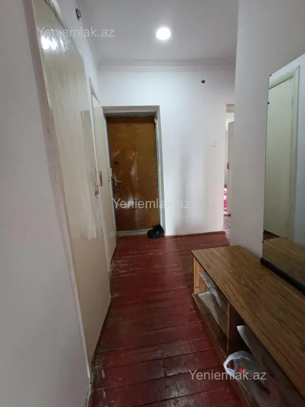 Satılır 2 otaqlı köhnə tikili 60 m²