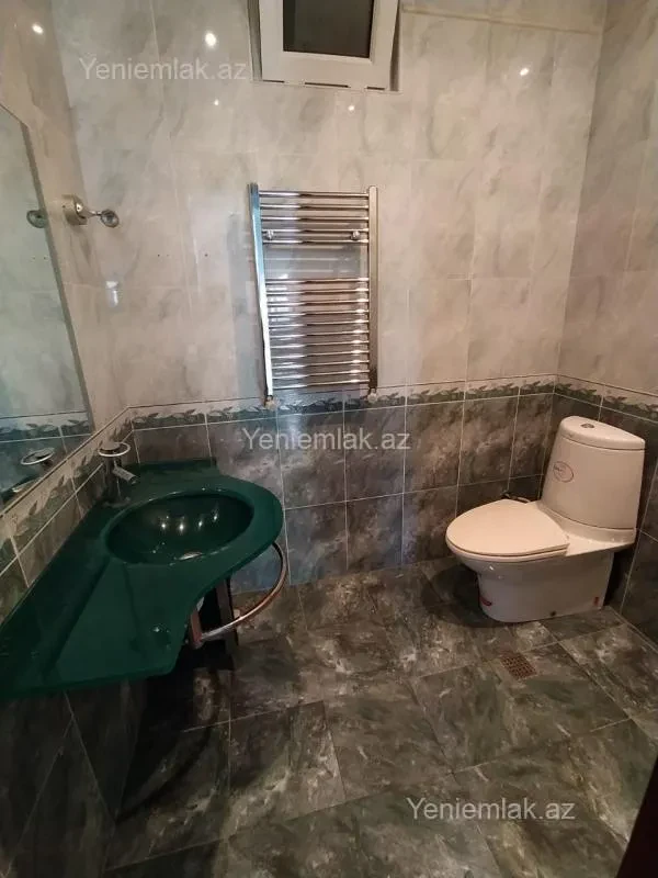 Satılır 8 otaqlı həyət evi 650 m²